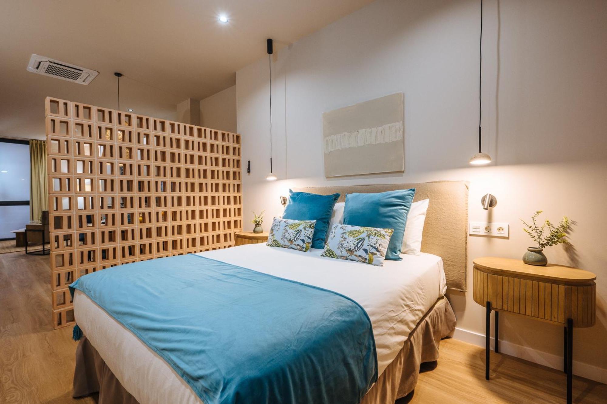 New Hostly Alameda Siviglia