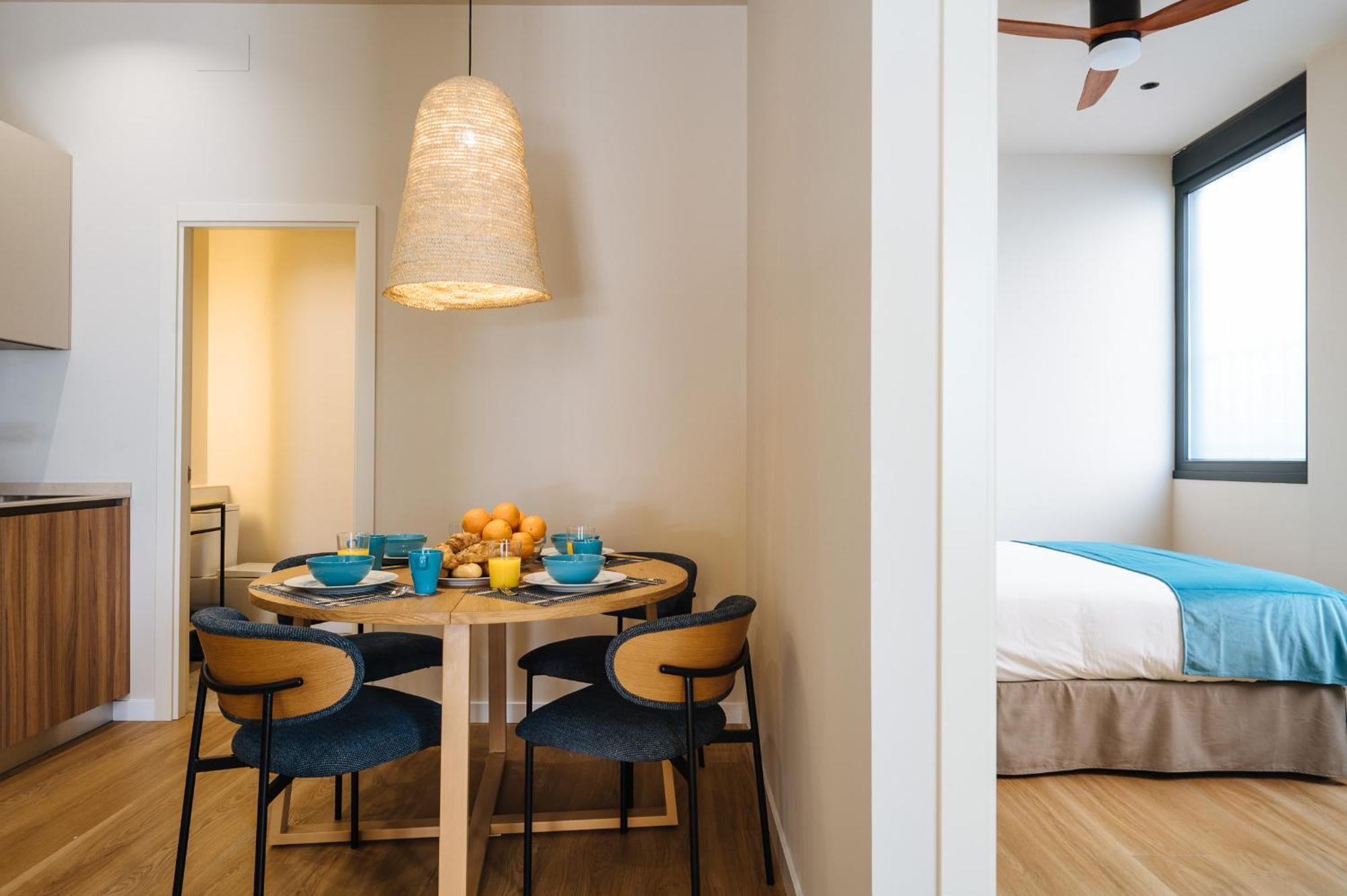 New Hostly Alameda Siviglia