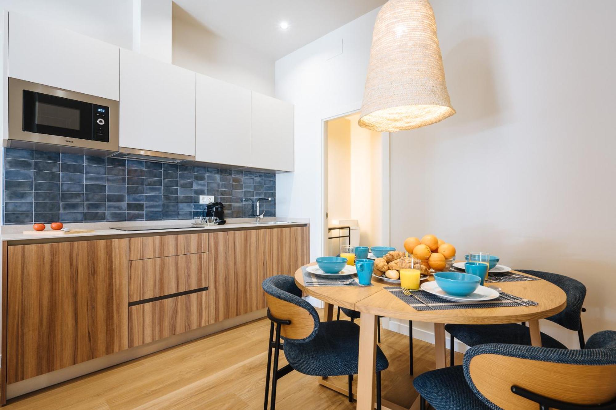 New Hostly Alameda * Siviglia